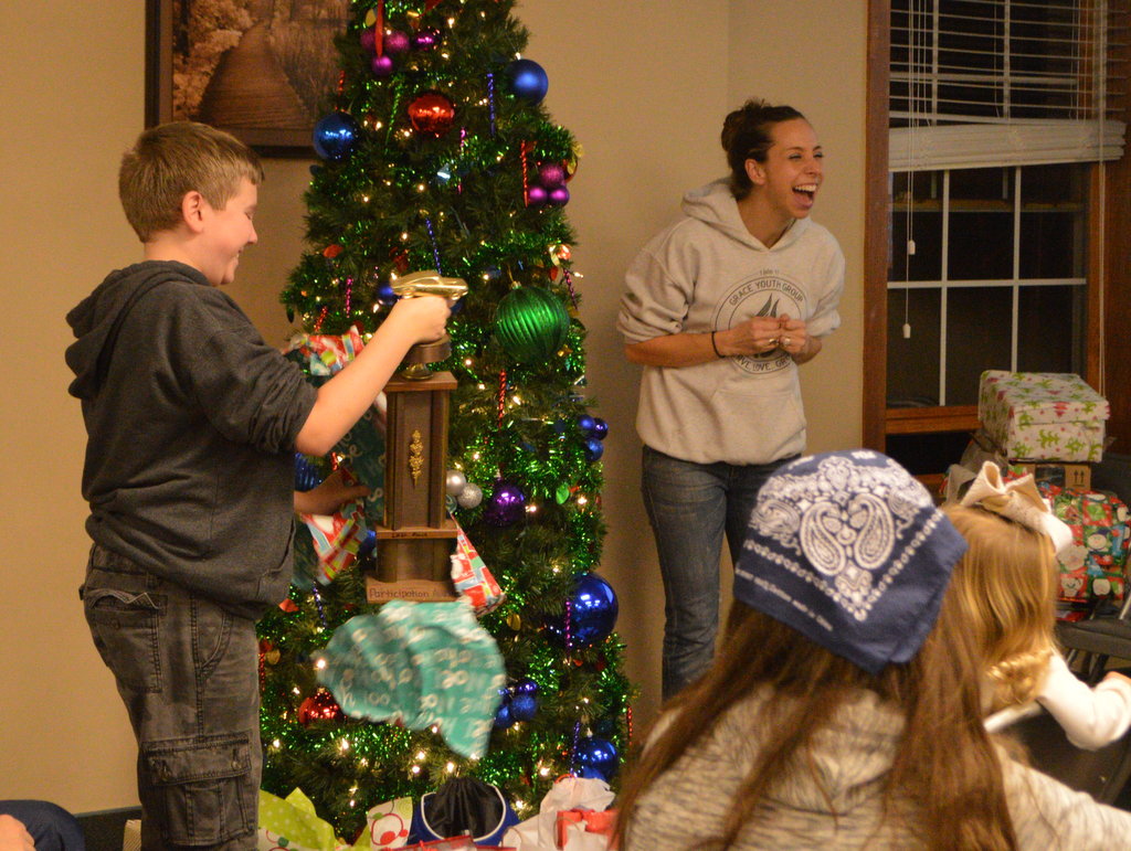 Youth Group Caroling And Christmas Party - Grace Church Of Mentor